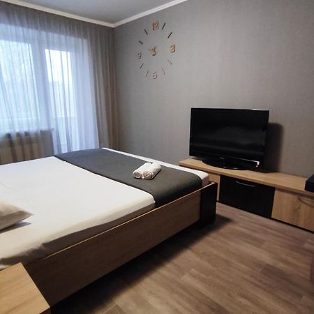Двухкомнатные Апартаменты Центр Mystetsʹka 3 Kr Apartments Krivoy Rog Luaran gambar
