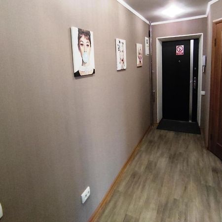 Двухкомнатные Апартаменты Центр Mystetsʹka 3 Kr Apartments Krivoy Rog Luaran gambar