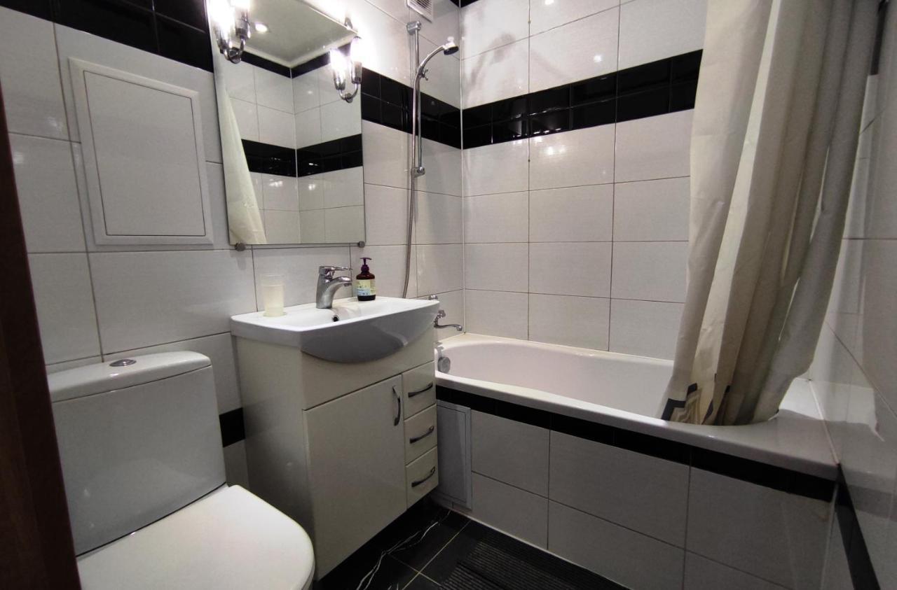 Двухкомнатные Апартаменты Центр Mystetsʹka 3 Kr Apartments Krivoy Rog Luaran gambar